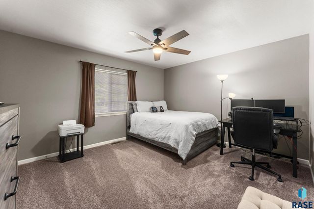 872 S Sycamore Ave Apt 3, Sioux Falls, SD 57110