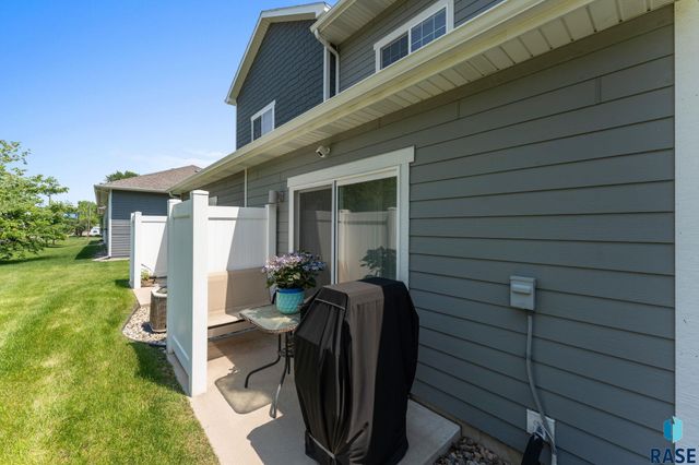 872 S Sycamore Ave Apt 3, Sioux Falls, SD 57110