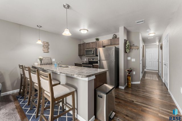872 S Sycamore Ave Apt 3, Sioux Falls, SD 57110