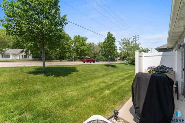 872 S Sycamore Ave Apt 3, Sioux Falls, SD 57110