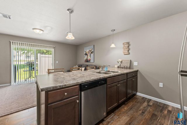 872 S Sycamore Ave Apt 3, Sioux Falls, SD 57110