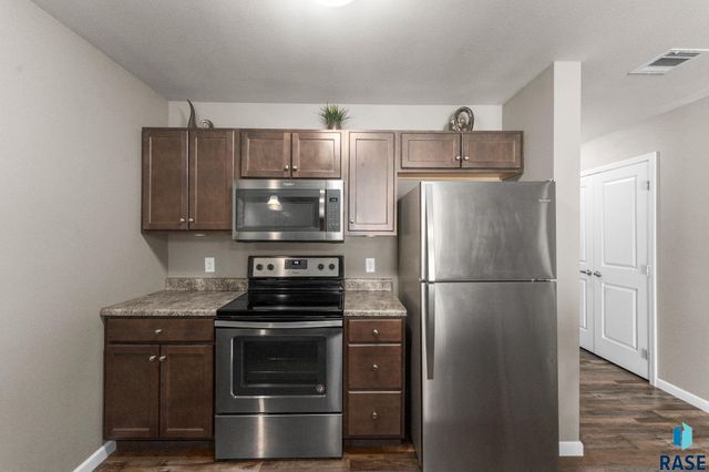 872 S Sycamore Ave Apt 3, Sioux Falls, SD 57110