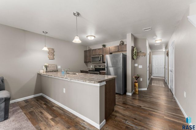 872 S Sycamore Ave Apt 3, Sioux Falls, SD 57110