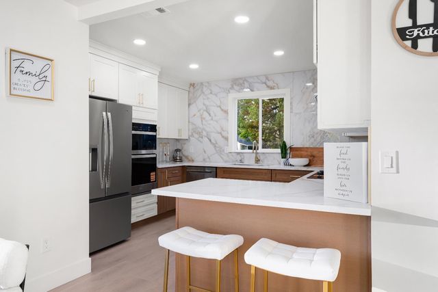 5401 J St, Sacramento, CA 95819