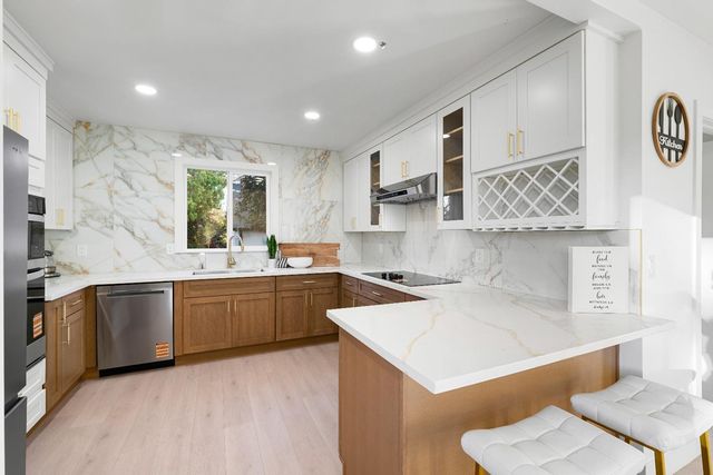 5401 J St, Sacramento, CA 95819