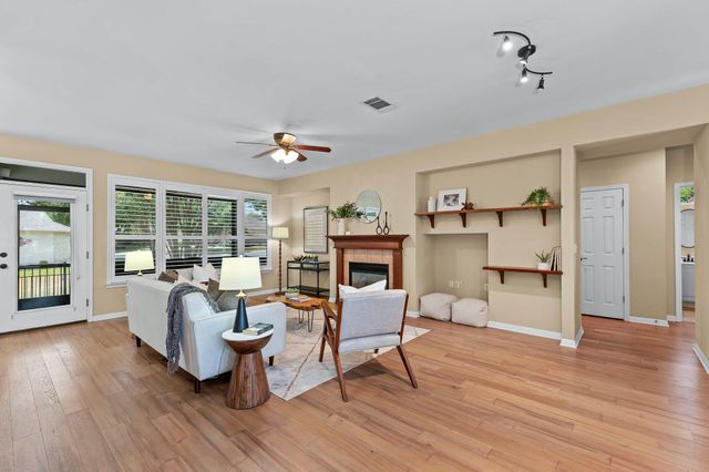 101 Vinca DR, Georgetown, TX 78633