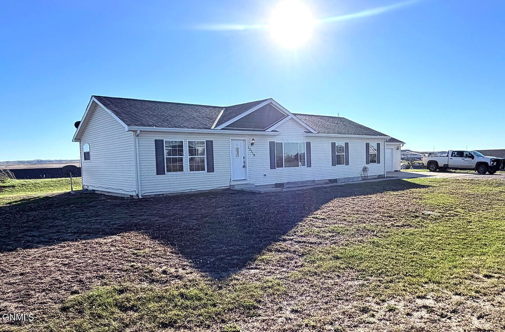 12218 Buffalo Hills Drive, Watford City, ND 58854 photo 2