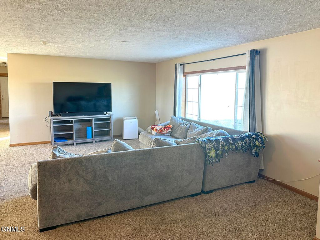 12218 Buffalo Hills Drive, Watford City, ND 58854 photo 4