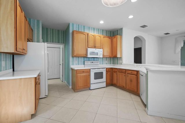 1226 LYNDHURST GREENS DRIVE 11, Sun City Center, FL 33573