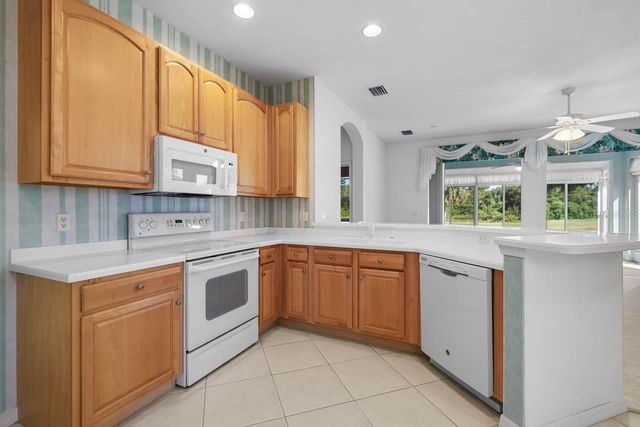 1226 LYNDHURST GREENS DRIVE 11, Sun City Center, FL 33573