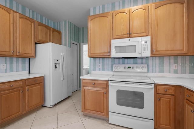 1226 LYNDHURST GREENS DRIVE 11, Sun City Center, FL 33573