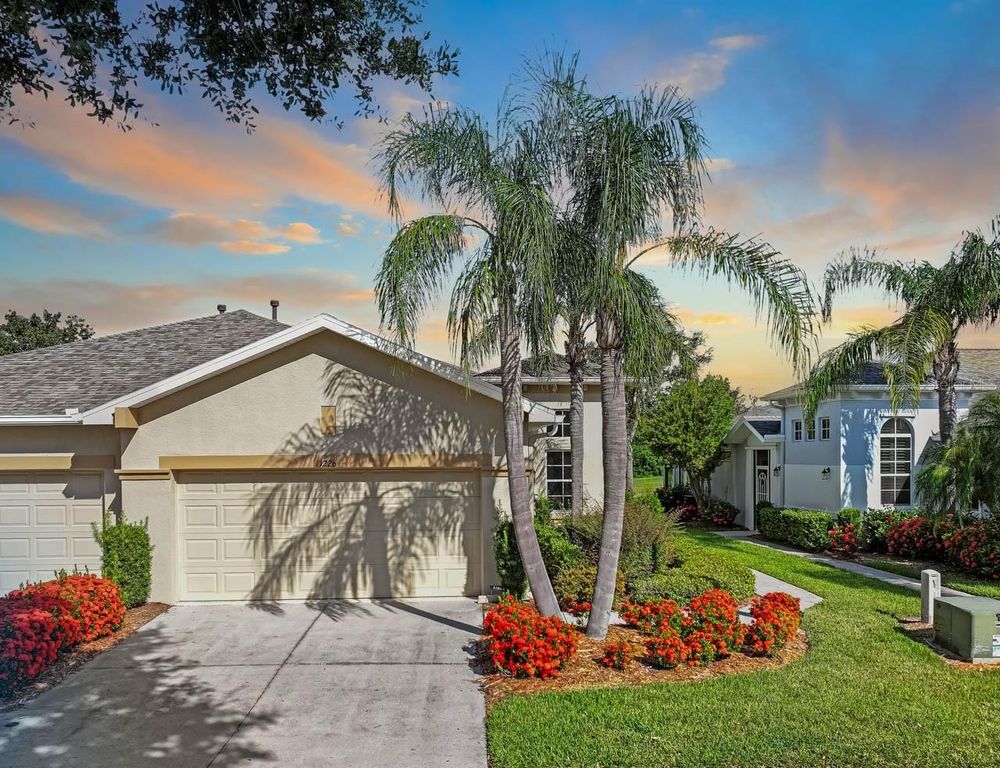 1226 LYNDHURST GREENS DRIVE 11, Sun City Center, FL 33573