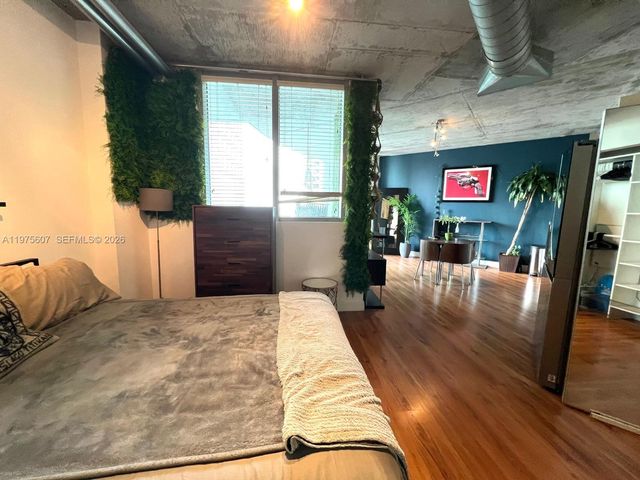 690 SW 1st Ct 1934, Miami, FL 33130