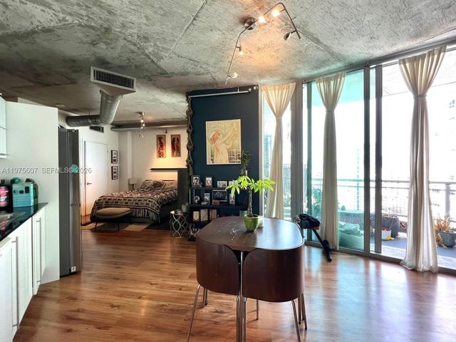 690 SW 1st Ct 1934, Miami, FL 33130