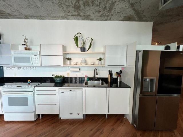 690 SW 1st Ct 1934, Miami, FL 33130