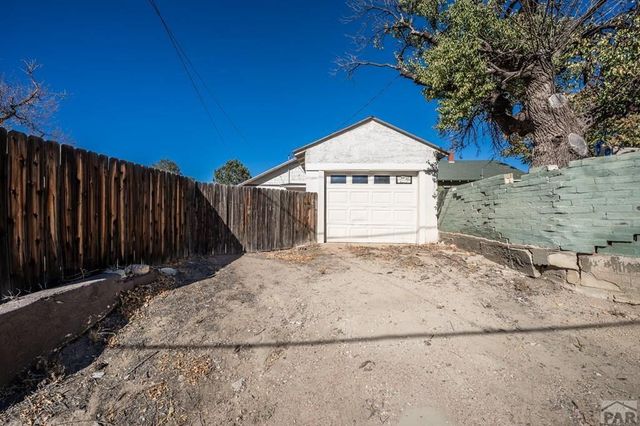 1302 E 10th St, Pueblo, CO 81001