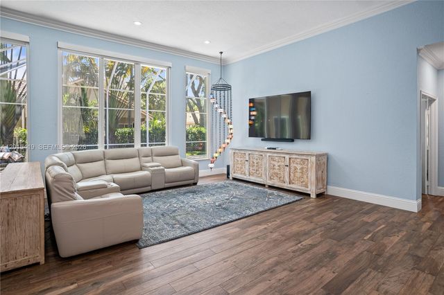 8146 N Savannah Cir, Davie, FL 33328