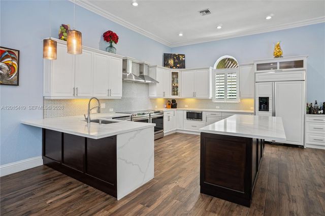 8146 N Savannah Cir, Davie, FL 33328