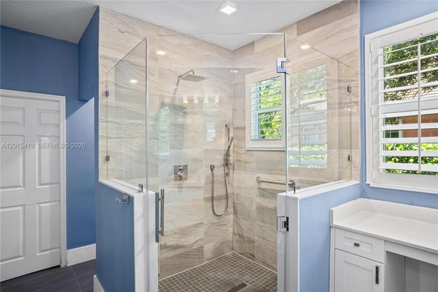 8146 N Savannah Cir, Davie, FL 33328