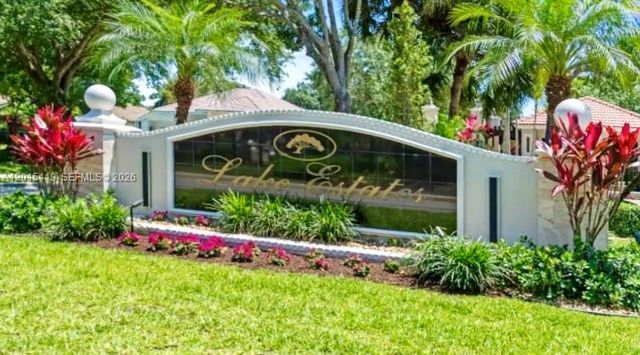 8146 N Savannah Cir, Davie, FL 33328
