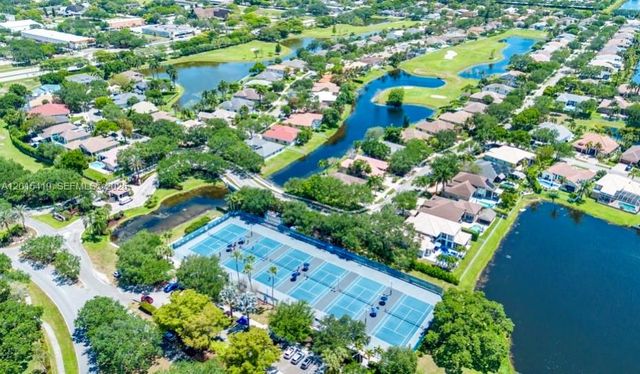 8146 N Savannah Cir, Davie, FL 33328