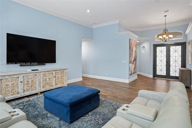 8146 N Savannah Cir, Davie, FL 33328