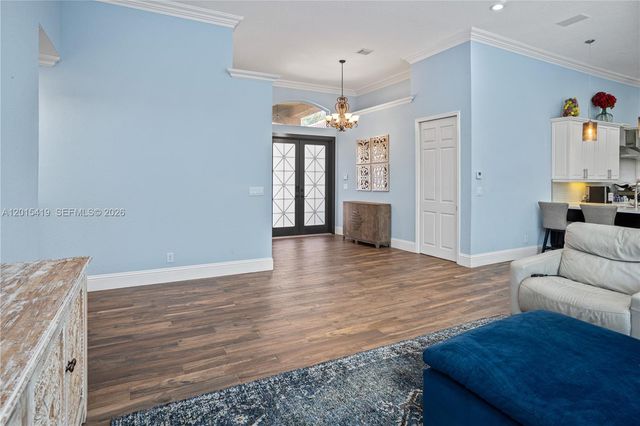 8146 N Savannah Cir, Davie, FL 33328