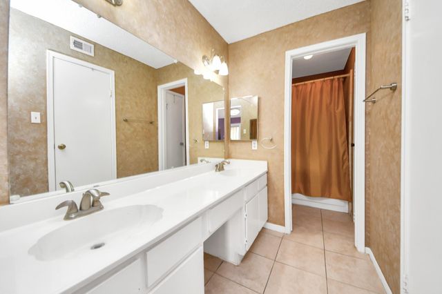 11201 Lynbrook Drive 3203, Houston, TX 77042