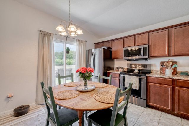 174 Falcon DR, Luling, TX 78648