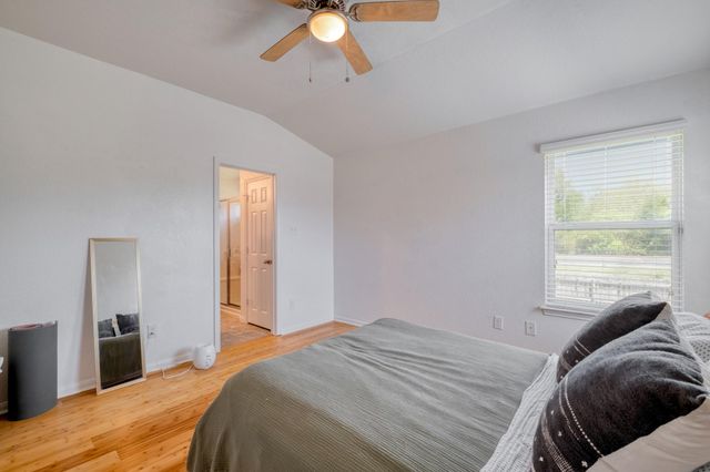 174 Falcon DR, Luling, TX 78648