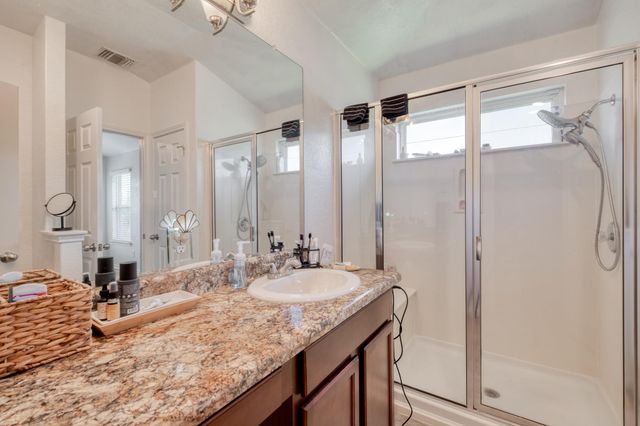 174 Falcon DR, Luling, TX 78648