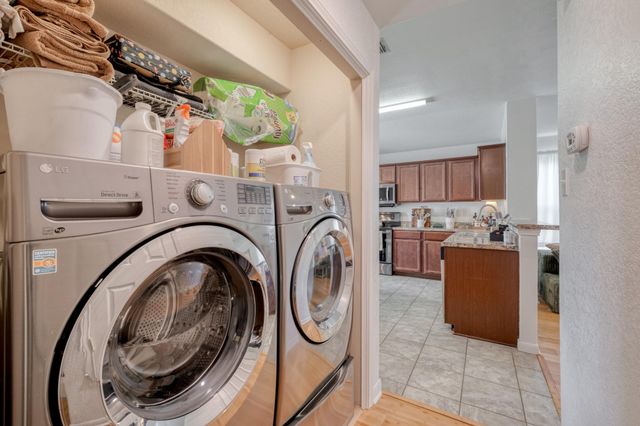 174 Falcon DR, Luling, TX 78648