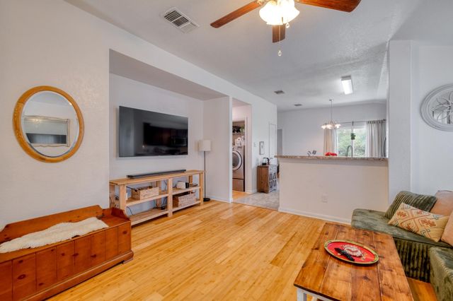 174 Falcon DR, Luling, TX 78648