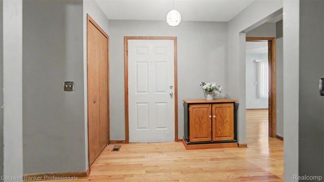 14446 Longview Drive, Sterling Heights, MI 48313