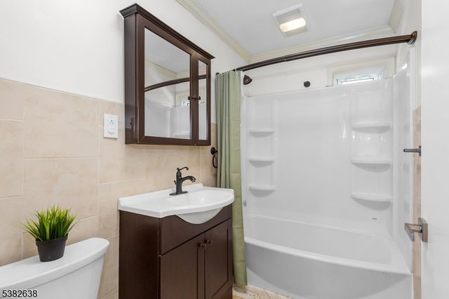 990 Rebecca Pl, Woodbridge Twp., NJ 08830