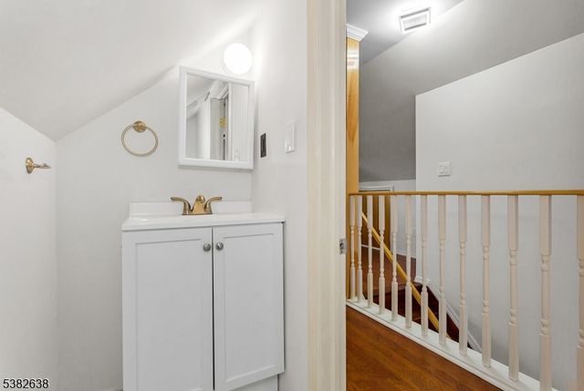 990 Rebecca Pl, Woodbridge Twp., NJ 08830