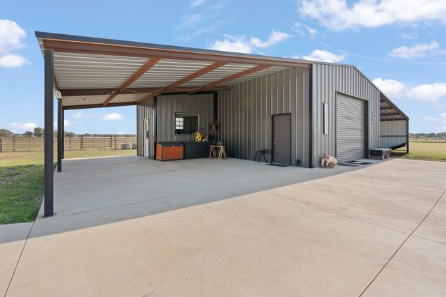 208 Private Road 107, Blum, TX 76627