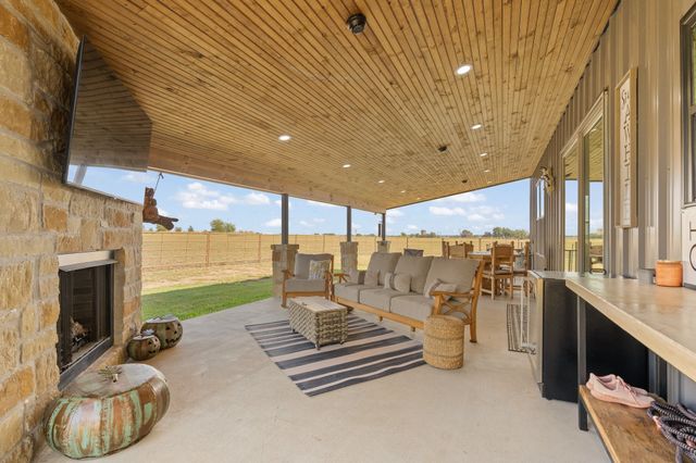 208 Private Road 107, Blum, TX 76627