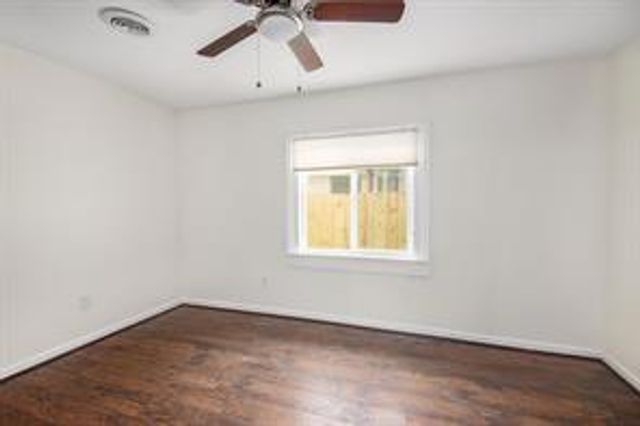 9 Manor Way, Galveston, TX 77550