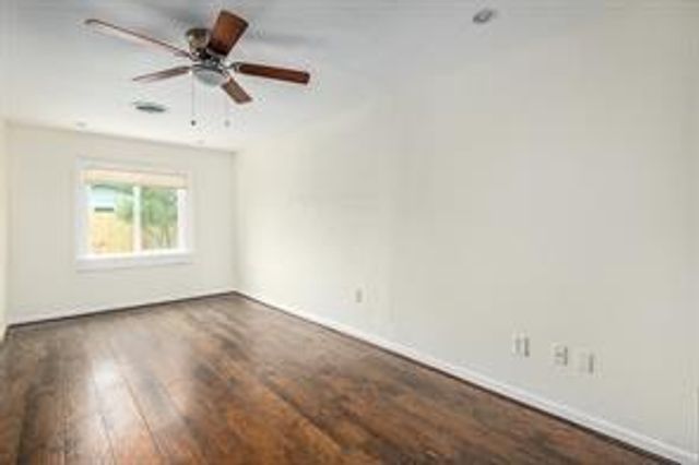 9 Manor Way, Galveston, TX 77550