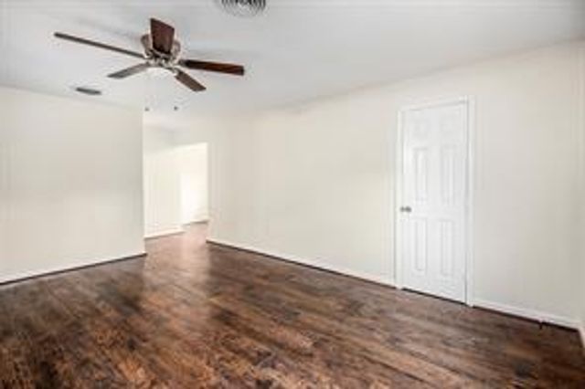 9 Manor Way, Galveston, TX 77550