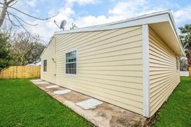 9 Manor Way, Galveston, TX 77550