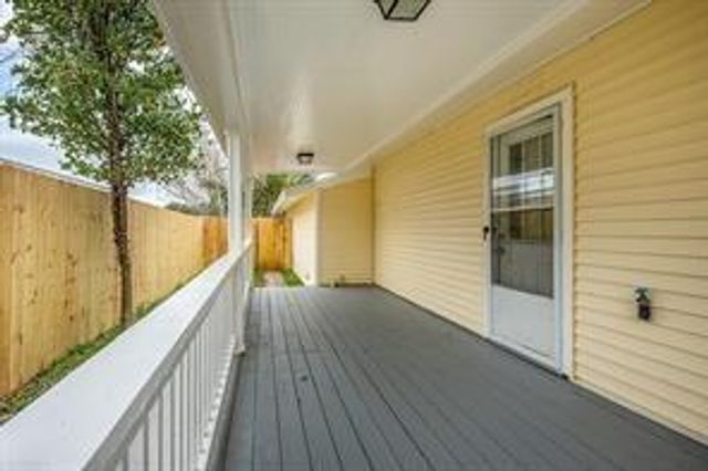 9 Manor Way, Galveston, TX 77550