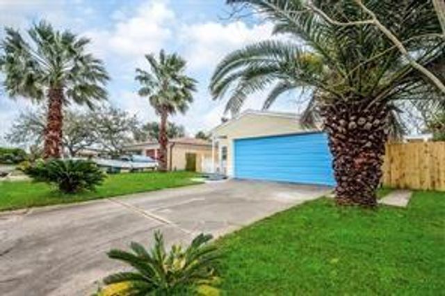 9 Manor Way, Galveston, TX 77550