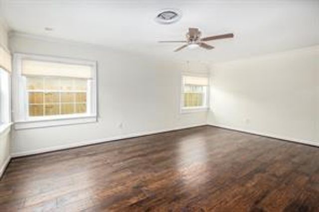 9 Manor Way, Galveston, TX 77550