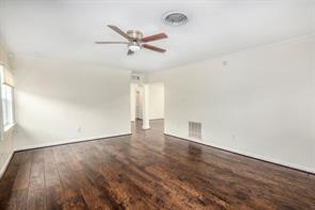 9 Manor Way, Galveston, TX 77550