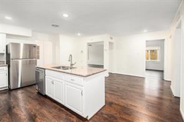 9 Manor Way, Galveston, TX 77550