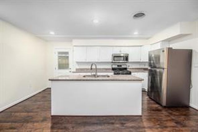 9 Manor Way, Galveston, TX 77550