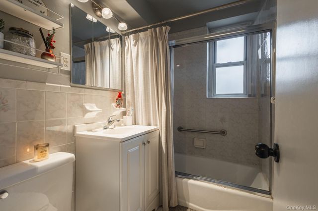 209-25 18th Avenue 3F, Bayside, NY 11360