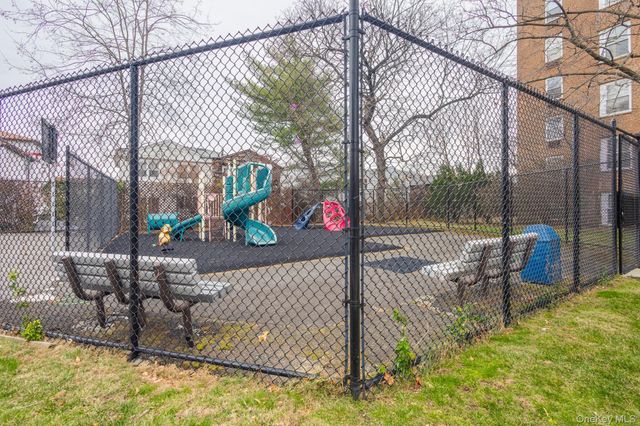 209-25 18th Avenue 3F, Bayside, NY 11360